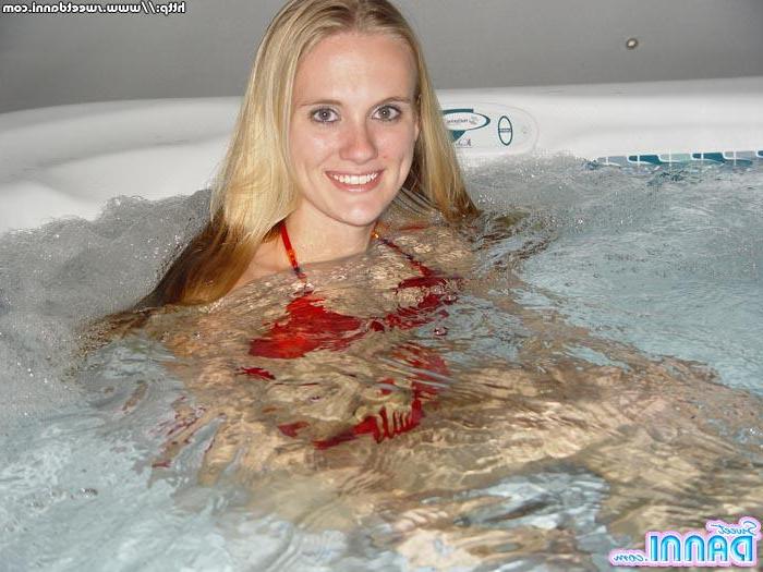 15P Pictures of Sweet Danni going for a dip in the hot tub