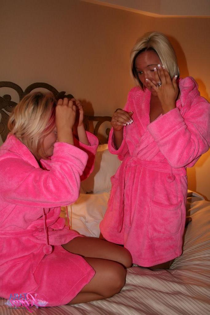 20P Pictures of Tara Ryan hanging out with her girlfriend