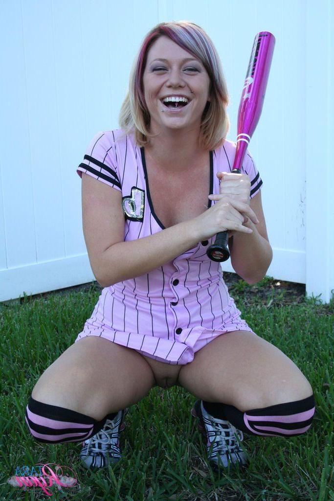 20P Pictures of teen babe Tara Ryan having some fun with baseball
