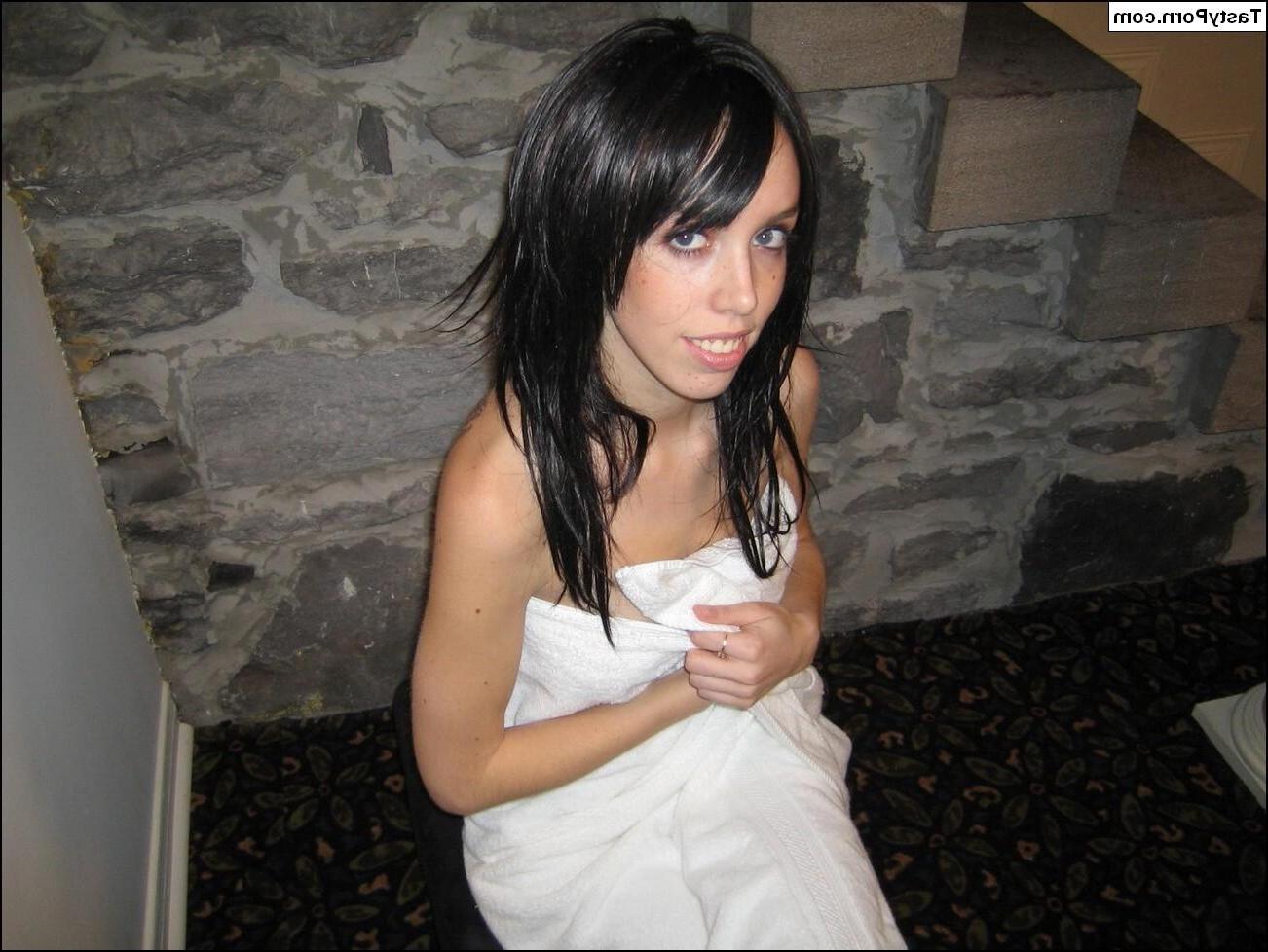 20P Pictures of Tasty Julie feeling herself up after a bath
