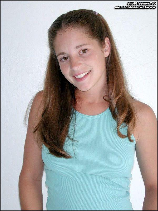20P Pictures of Tawnee Stone slipping out of her clothes