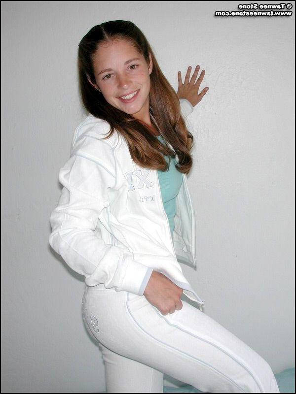 20P Pictures of Tawnee Stone slipping out of her clothes