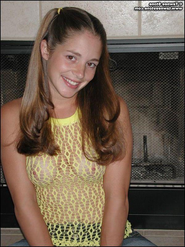 20P Pictures of Tawnee Stone exposing her tight pussy