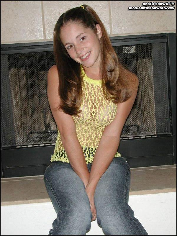 20P Pictures of Tawnee Stone exposing her tight pussy