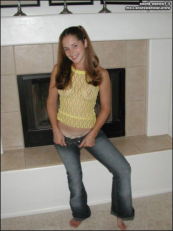 20P Pictures of Tawnee Stone exposing her tight pussy