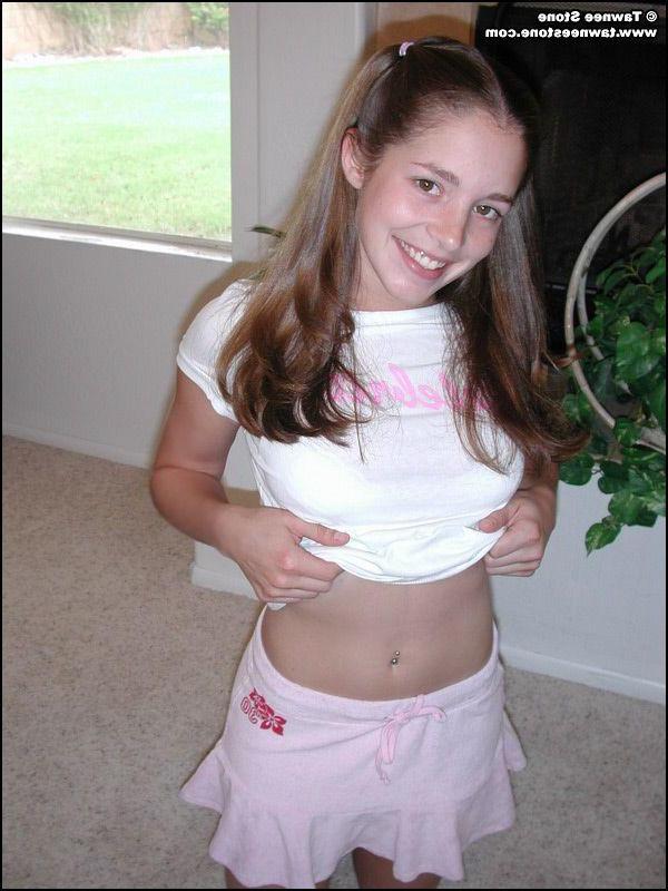 20P Pictures of teen amateur Tawnee Stone exposing her boobs