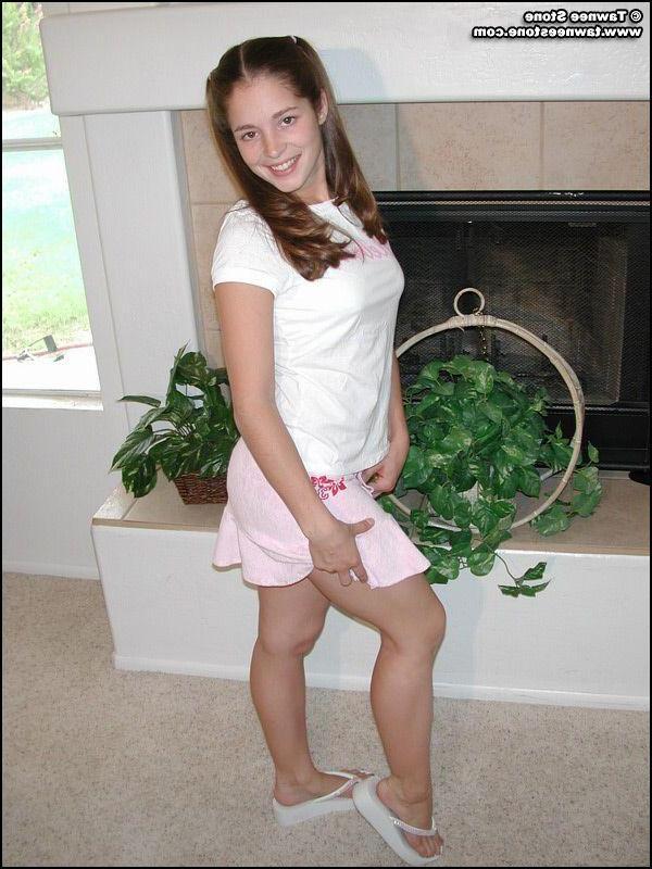 20P Pictures of teen amateur Tawnee Stone exposing her boobs