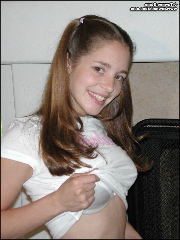 20P Pictures of teen amateur Tawnee Stone exposing her boobs