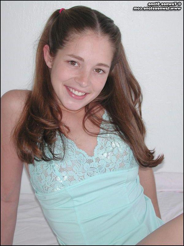 20P Pictures of teen girl Tawnee Stone exposing herself to you