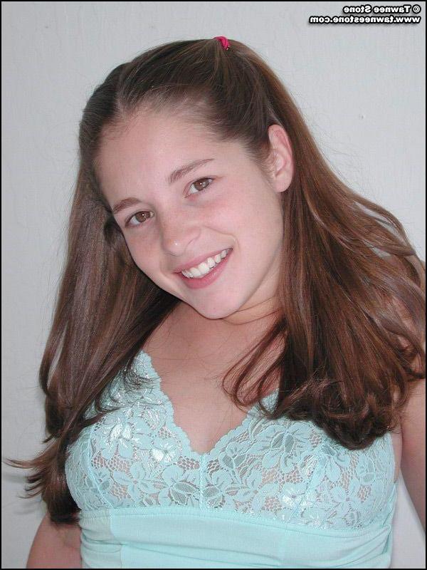 20P Pictures of teen girl Tawnee Stone exposing herself to you