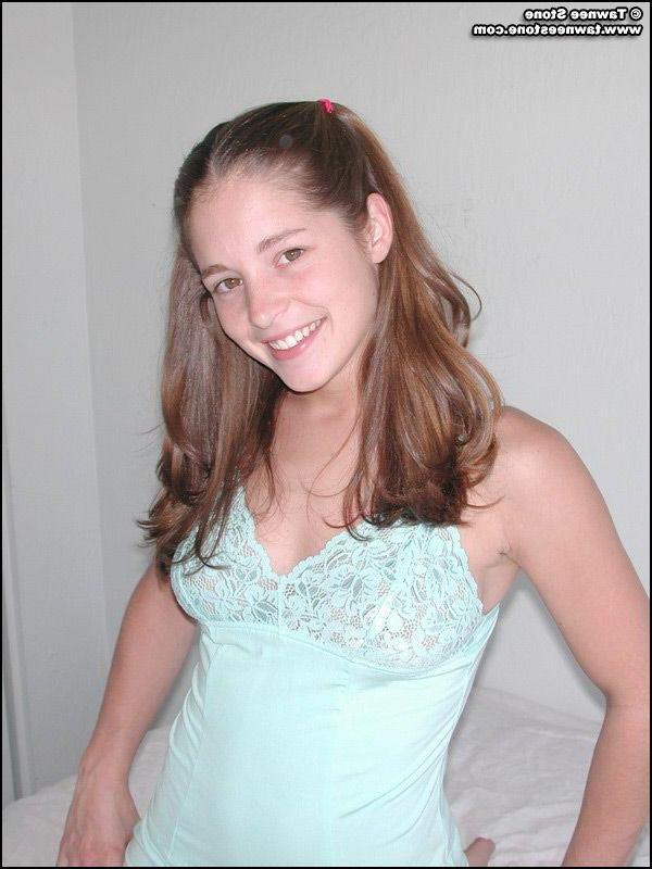 20P Pictures of teen girl Tawnee Stone exposing herself to you