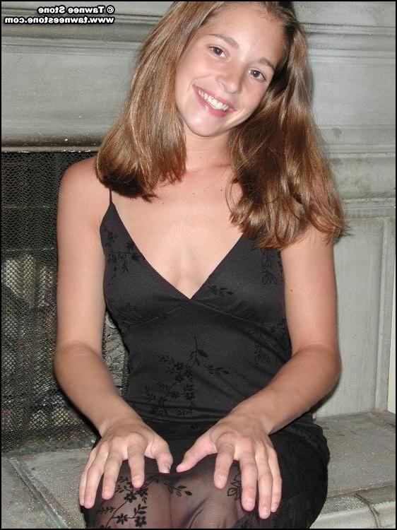 20P Pictures of Tawnee Stone exposing her tits