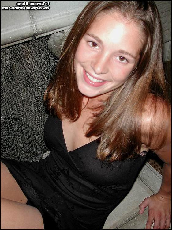 20P Pictures of Tawnee Stone exposing her tits