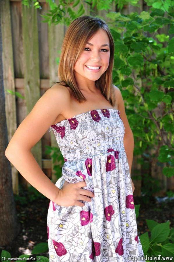 15P Pictures of teen girl Taylor Lain getting naked in the back yard