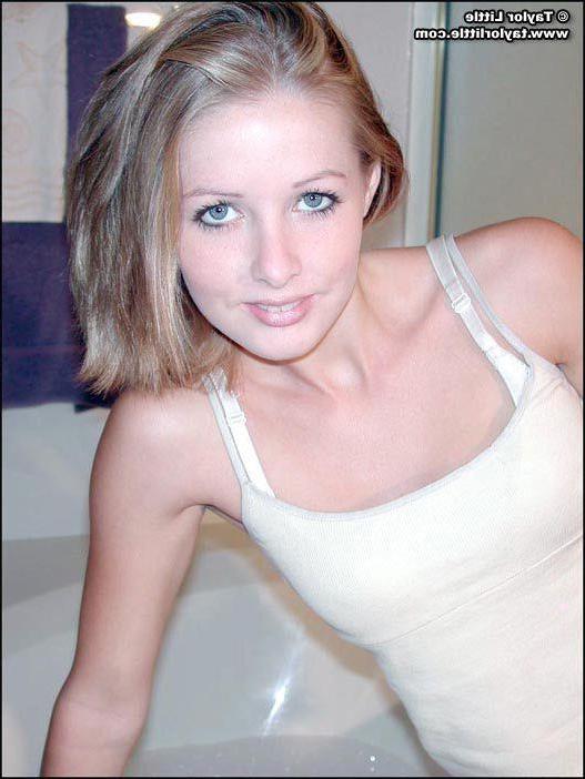 20P Pictures of Taylor Little getting ready for a bath