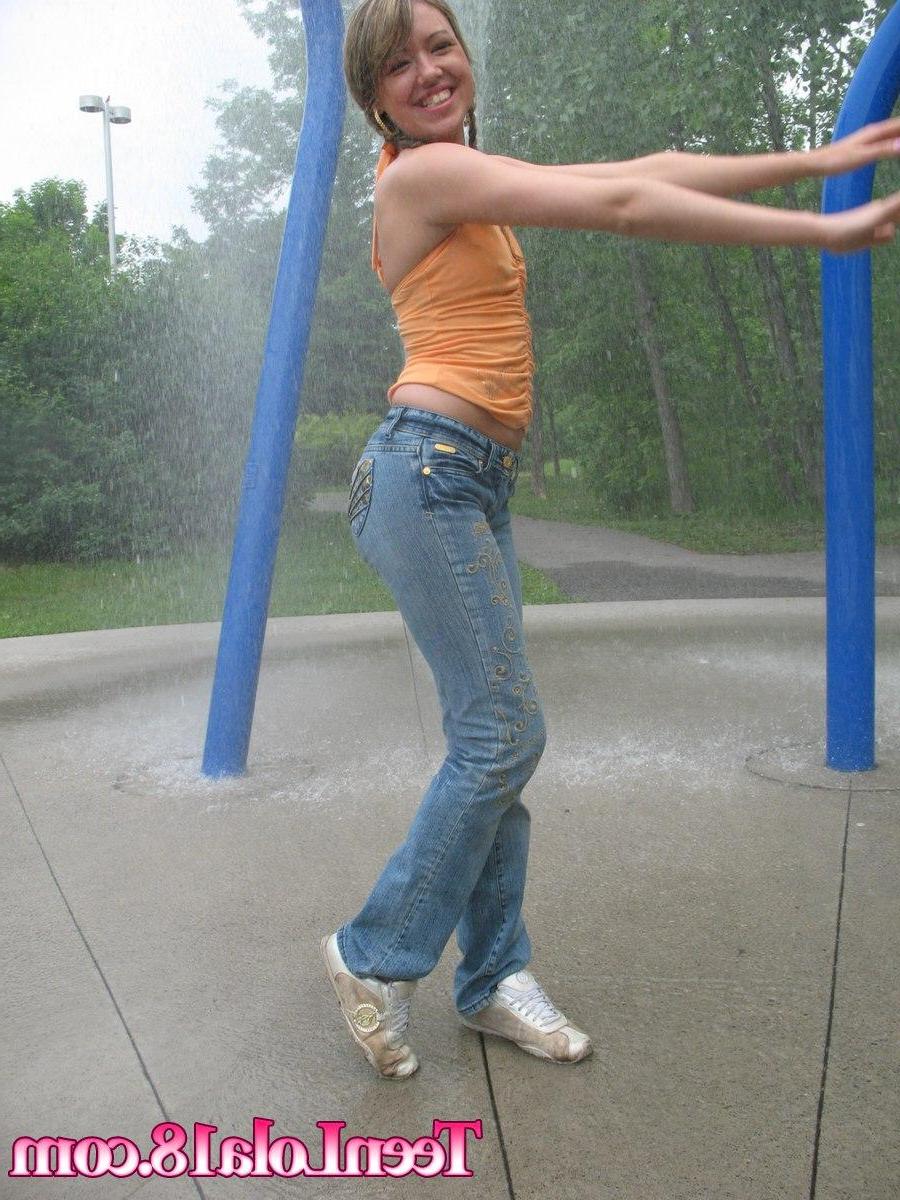 15P Pictures of Teen Lola 18 getting herself all wet