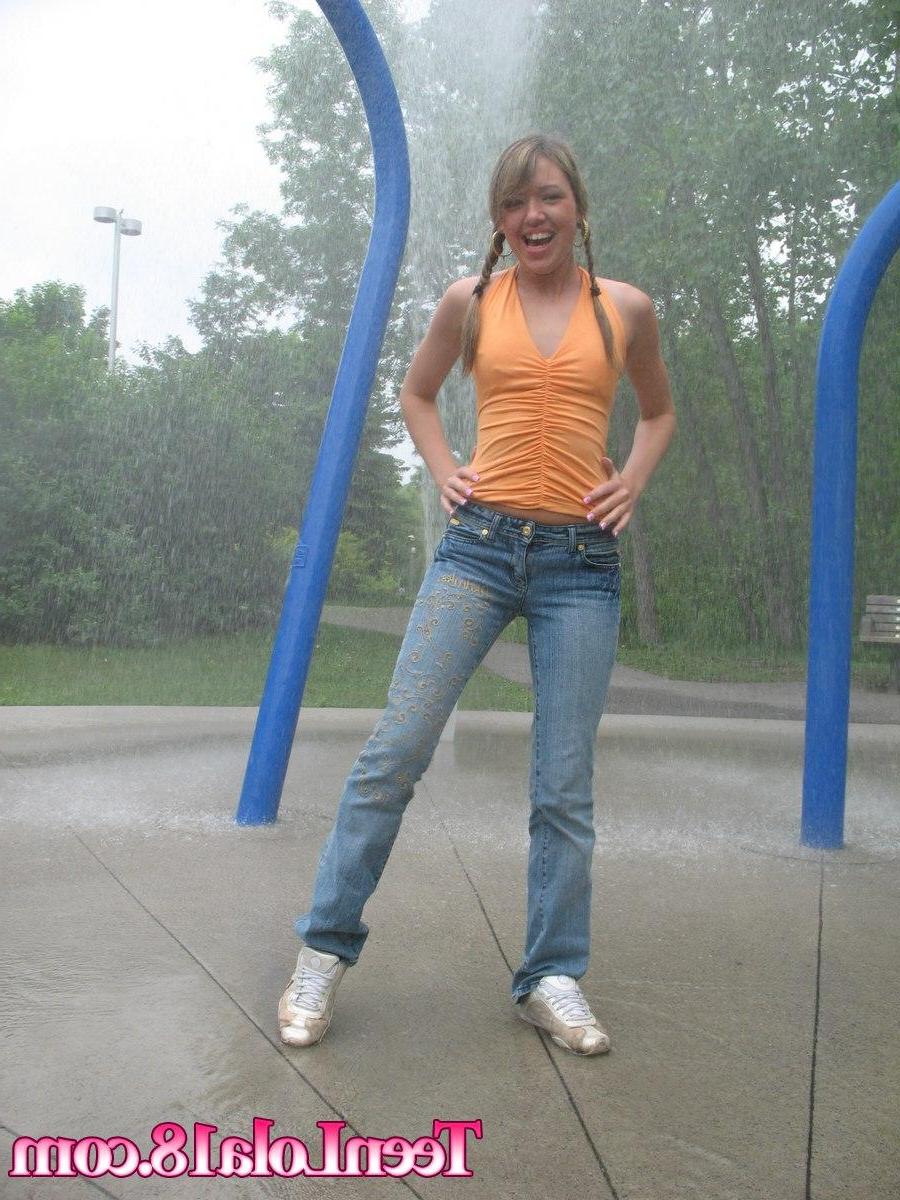 15P Pictures of Teen Lola 18 getting herself all wet