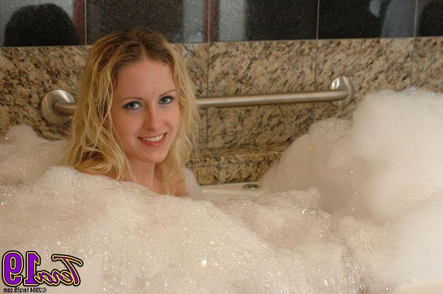 12P Beautiful teen Tera 19 wants to take a bubble bath with you
