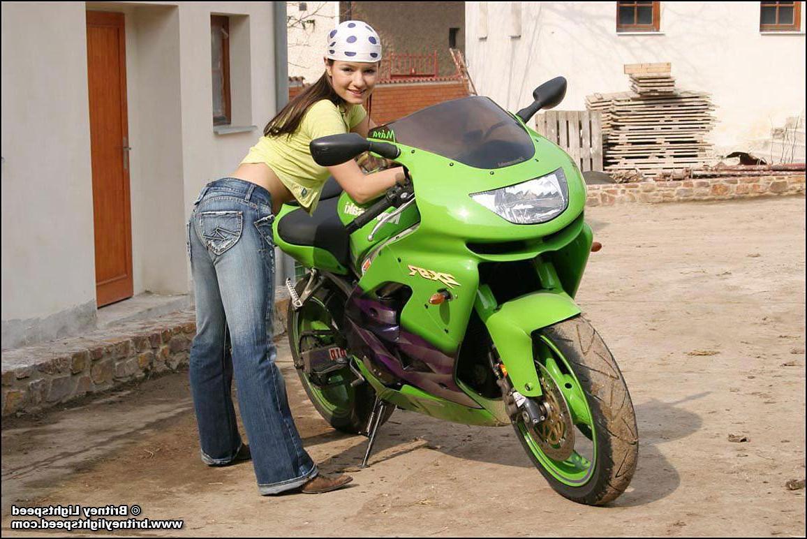 20P Pictures of Britney Lightspeed dressed as a hot biker chick
