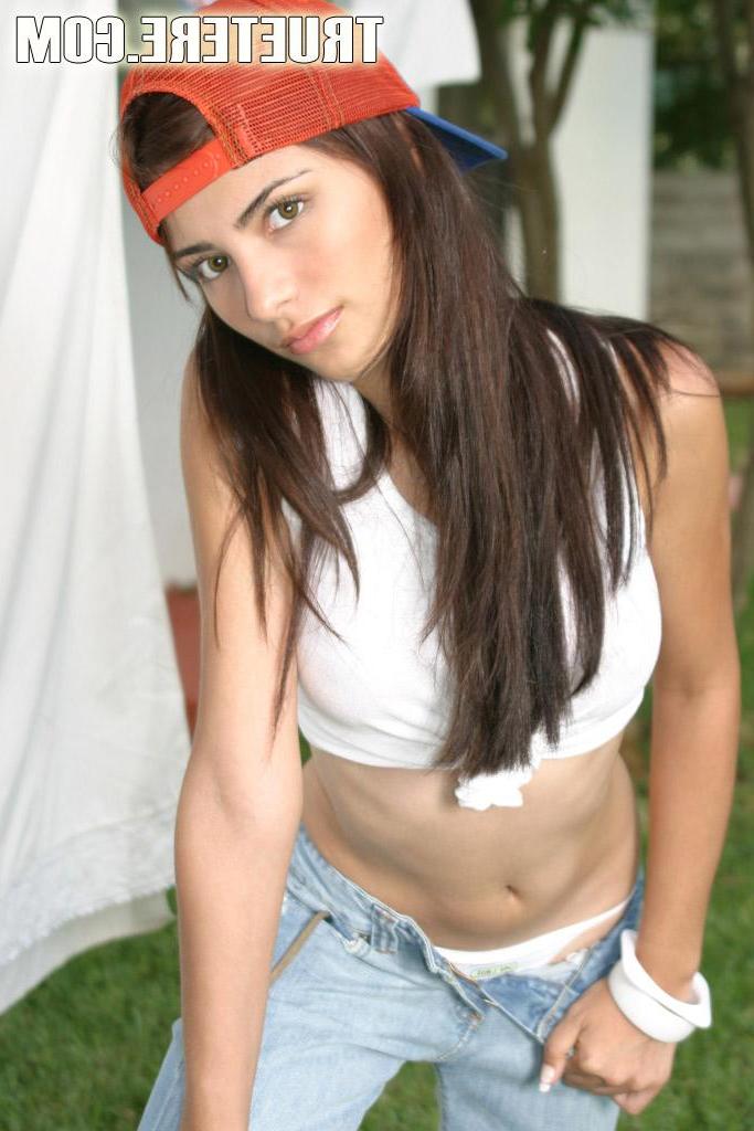 15P Pictures of True Tere teasing in a baseball hat