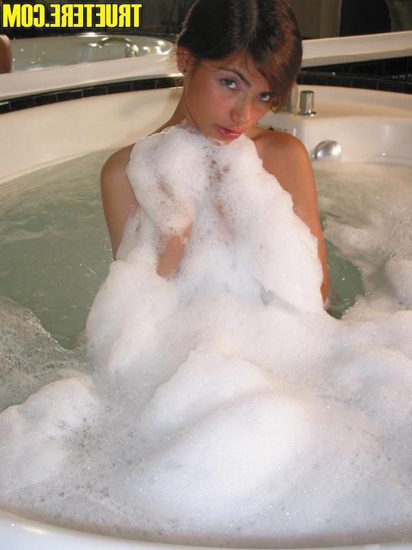 15P True tere latina teen in bath