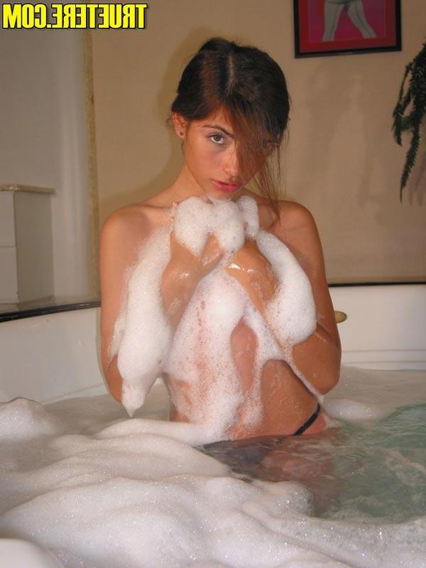 15P True tere latina teen in bath
