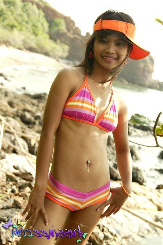 20P Pictures of teen Tussinee Teen teasing in a bikini