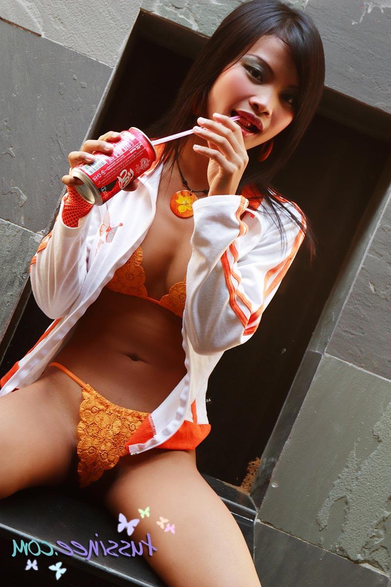 18P Pictures of teen cutie Tussinee Teen teasing in a bikini