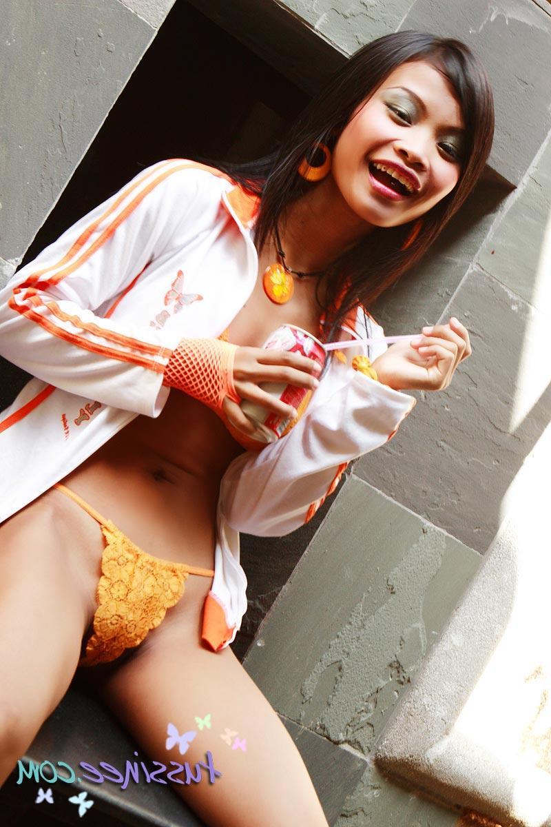 18P Pictures of teen cutie Tussinee Teen teasing in a bikini