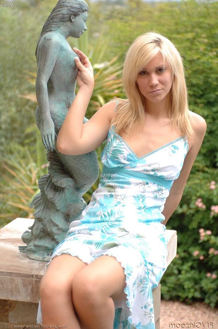 20P Pictures of ftv girl Vicki showing her tits and pussy