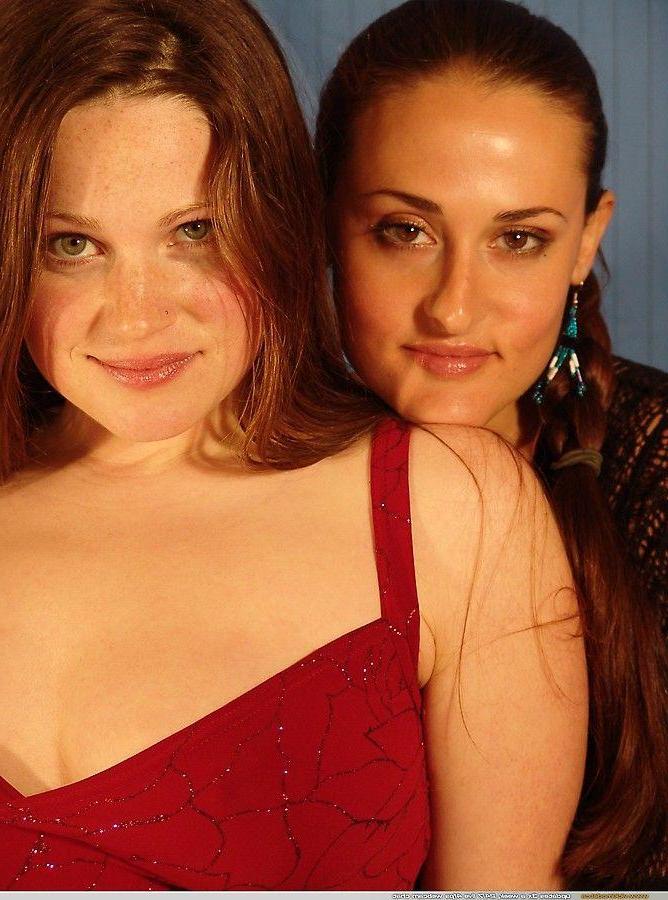 20P Pictures of Vicki Model hanging out with her girlfriend