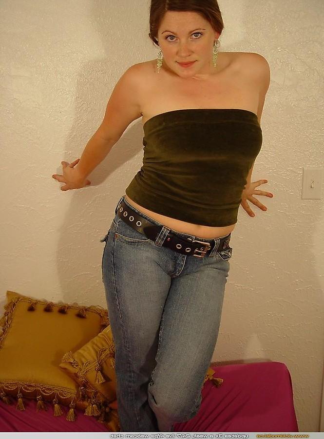 20P Pictures of teen girl Vicki Model ready for your hot sex