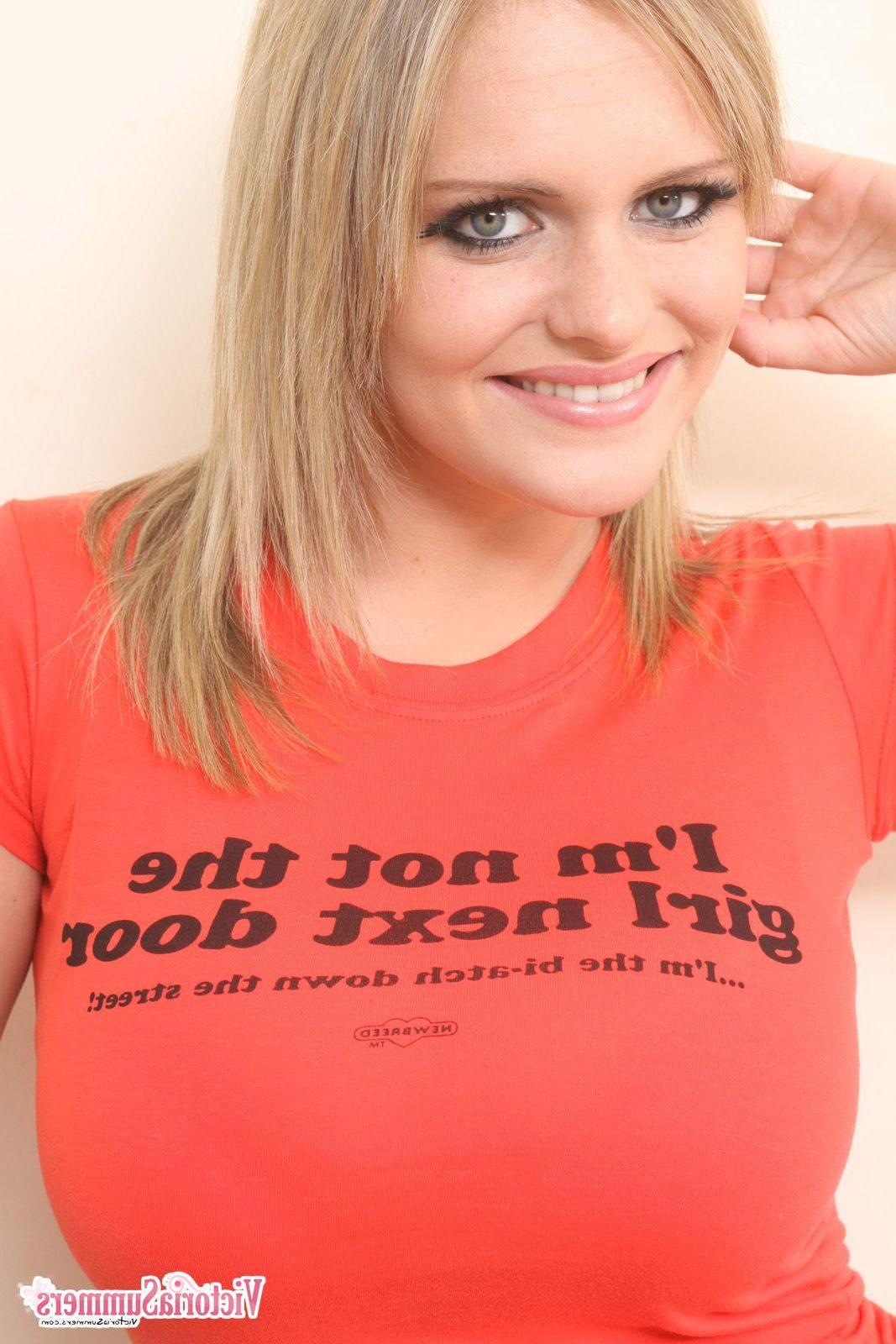 16P Pictures of teen girl Victoria Summers showing her gigantic boobies