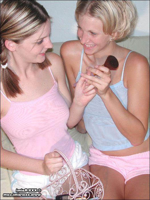 20P Pictures of XXX Raimi making out with her girlfriend