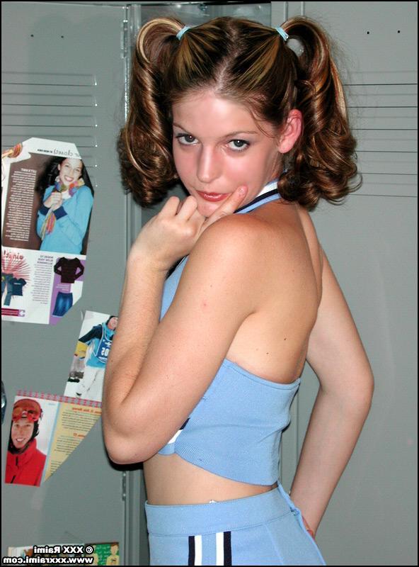 20P Pictures of teen XXX Raimi touching herself in the change room