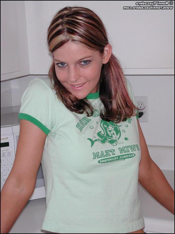 20P XXX Raimi shows you her tits and panties in the laundry room