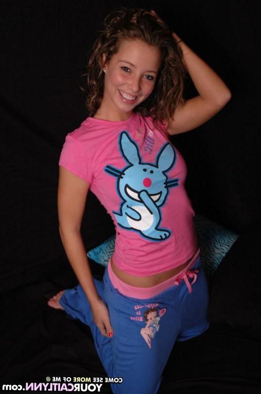 15P Pictures of teen girl Your Caitlynn slowly taking off her clothes
