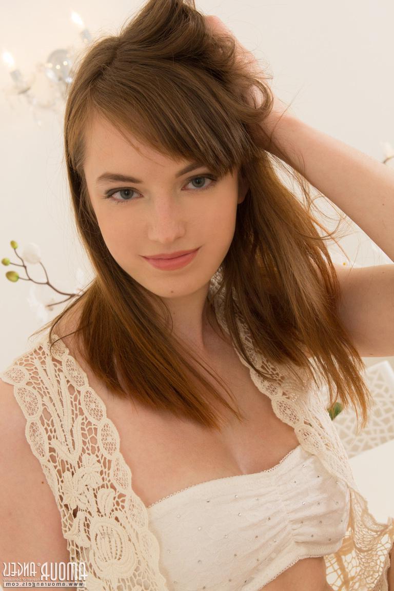 20P Brunette teen Pavla gets naked for you on the table