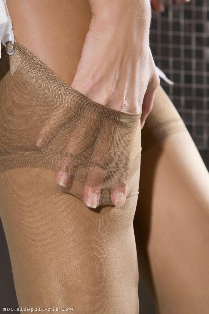 16P Pictures of a blonde girl spreading in her stockings