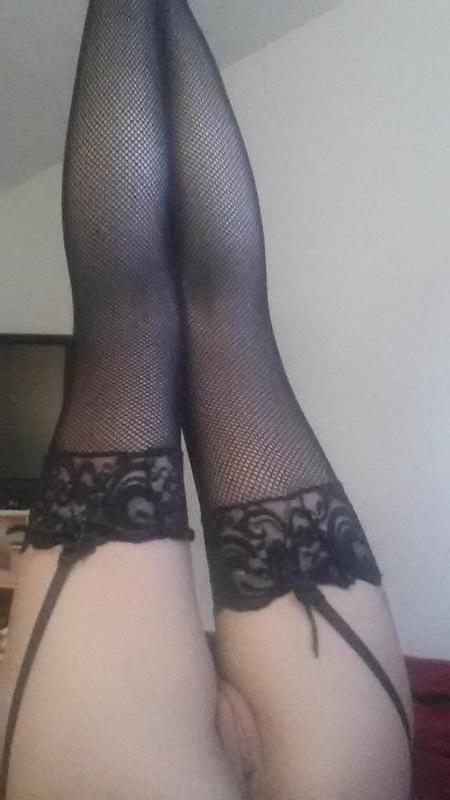 16P Girlfriend posing naked and spreading while selfshooting