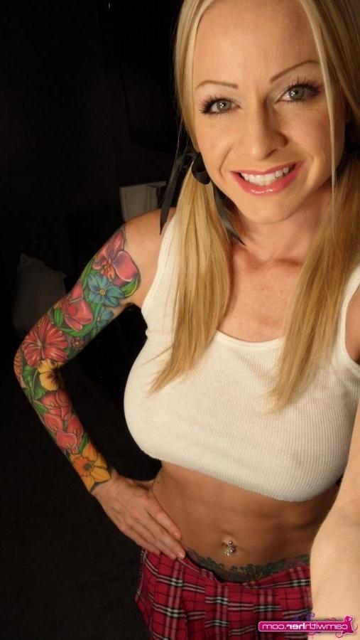 12P Blonde hottie Ashley Roberts puts on her sexy school girl outfit and takes selfies