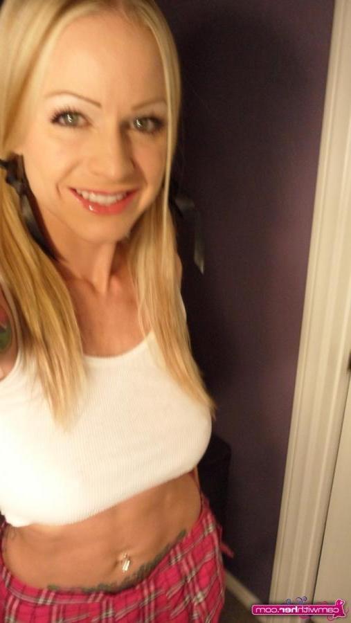 12P Blonde hottie Ashley Roberts puts on her sexy school girl outfit and takes selfies