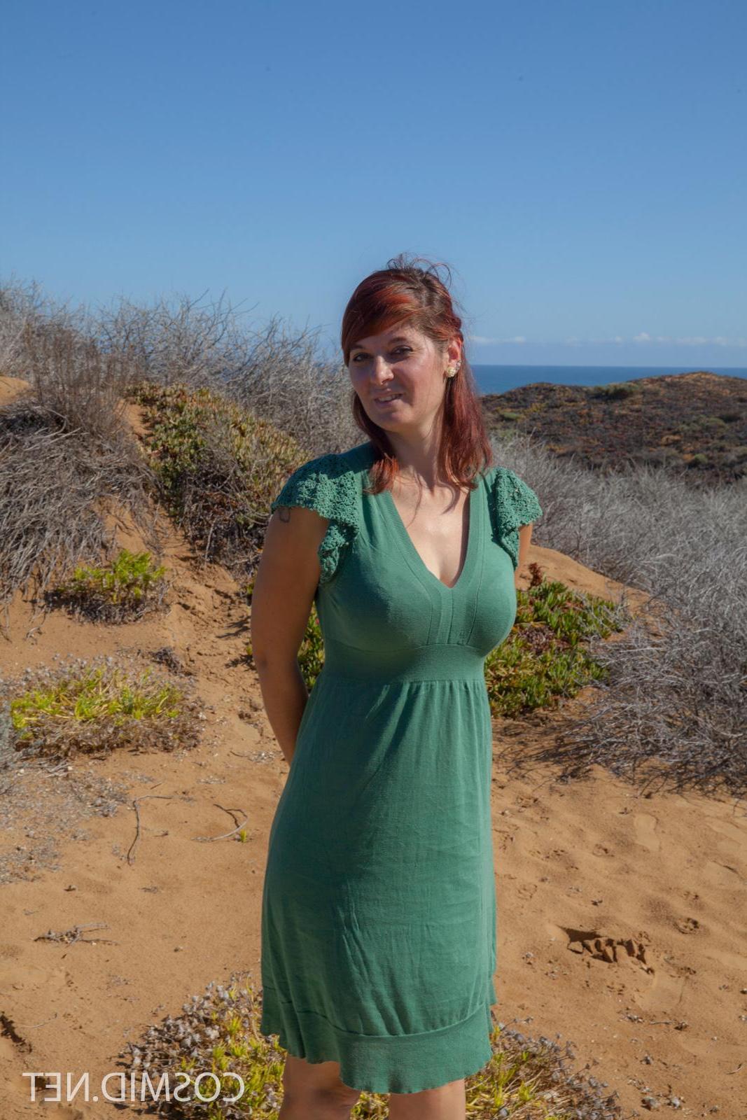 16P Redhead girl Ashlyn Brooks invites you on a private picnic on the beach