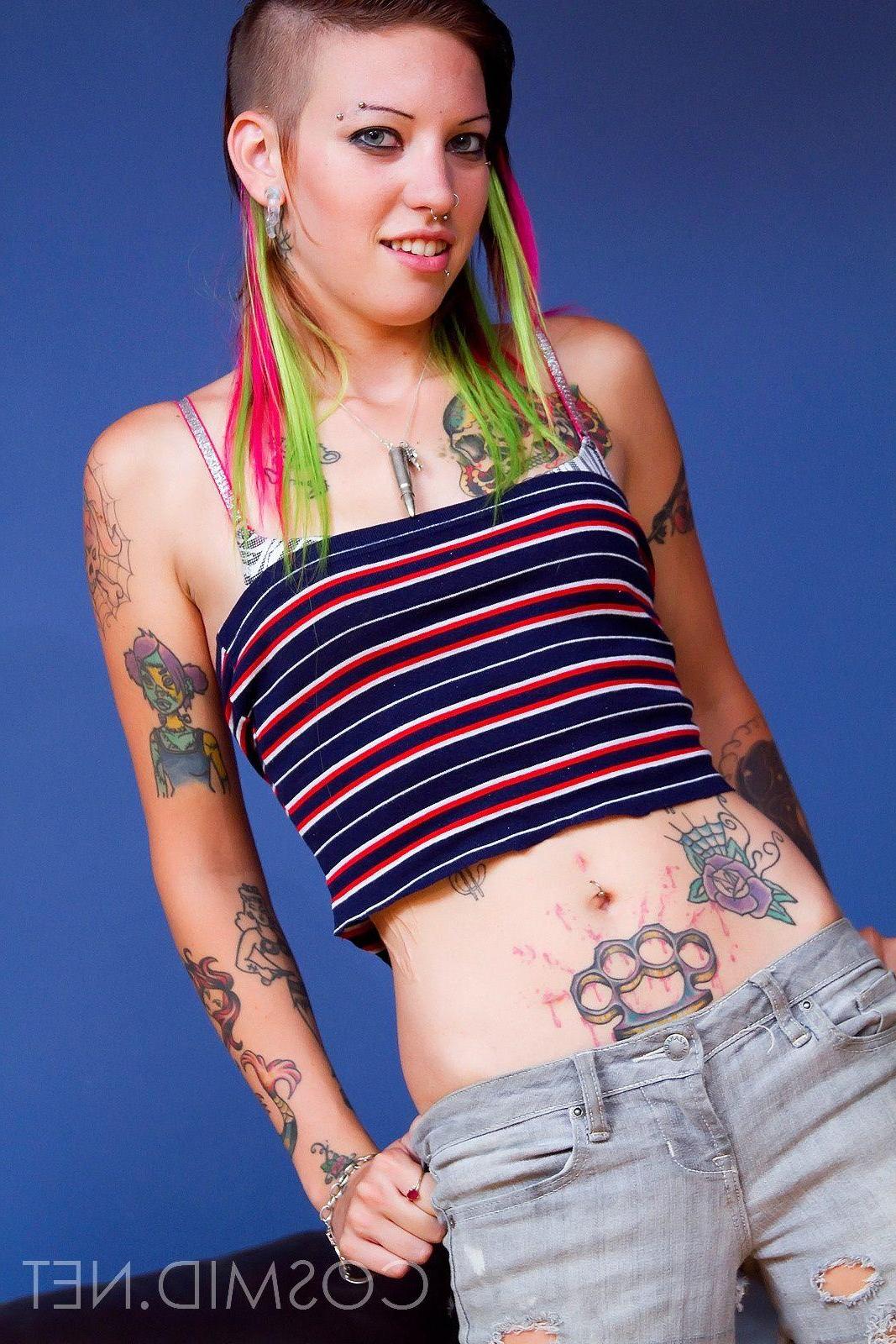 16P Pictures of a hot punk girl spreading her legs