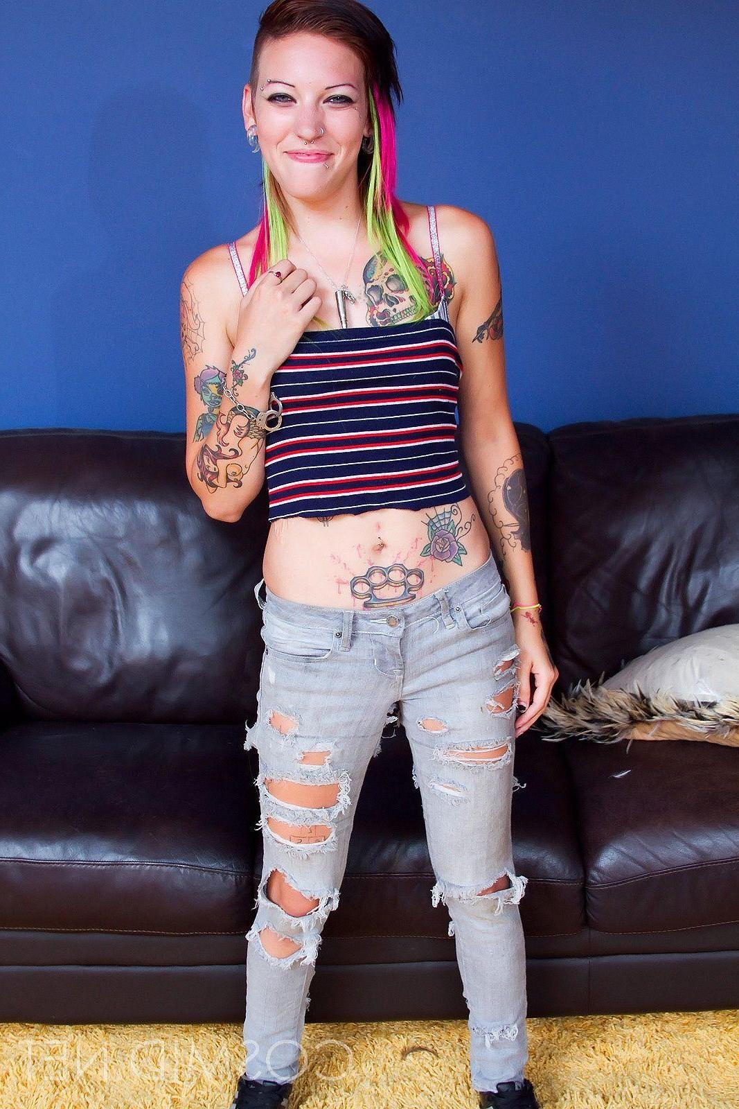 16P Pictures of a hot punk girl spreading her legs