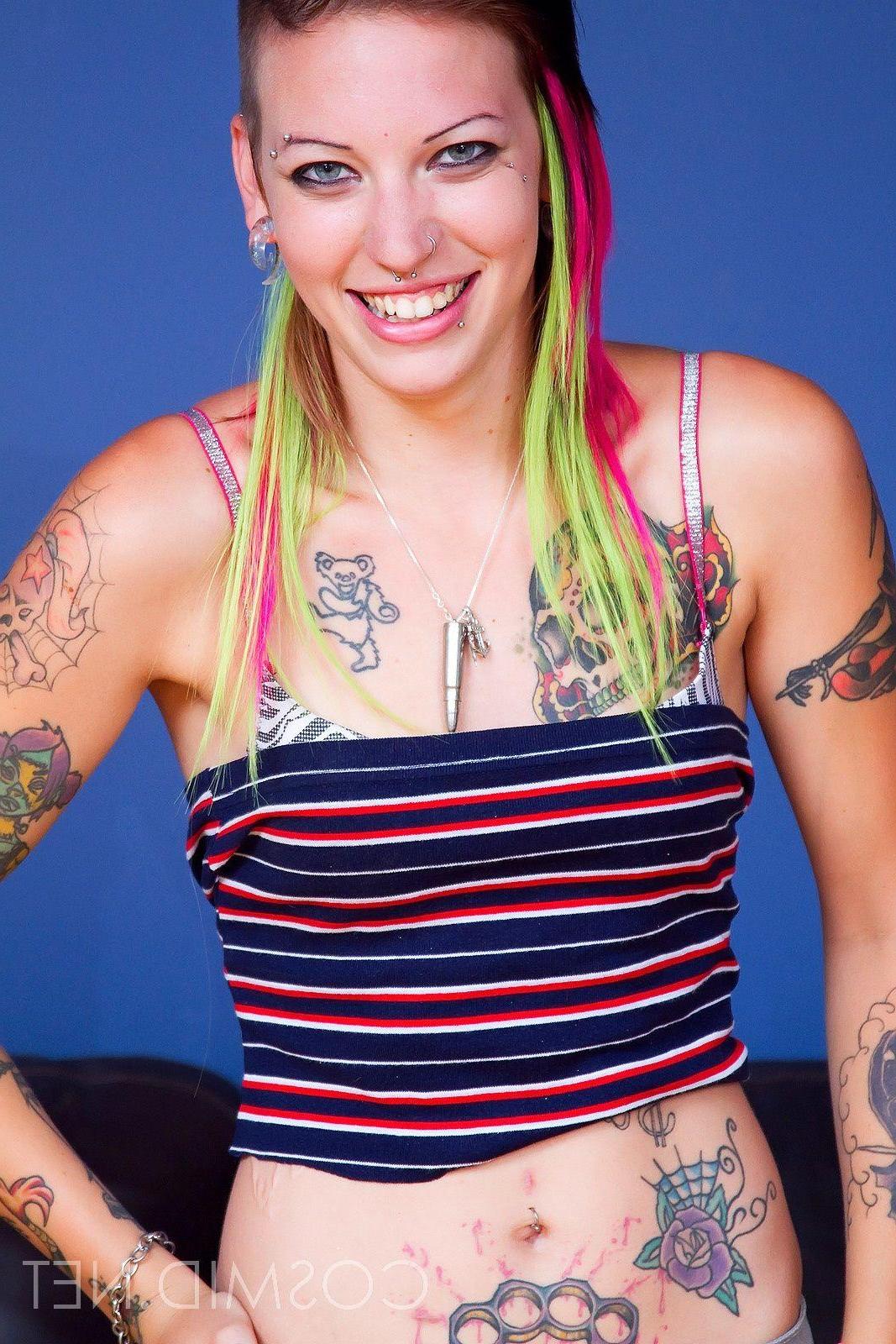 16P Pictures of a hot punk girl spreading her legs