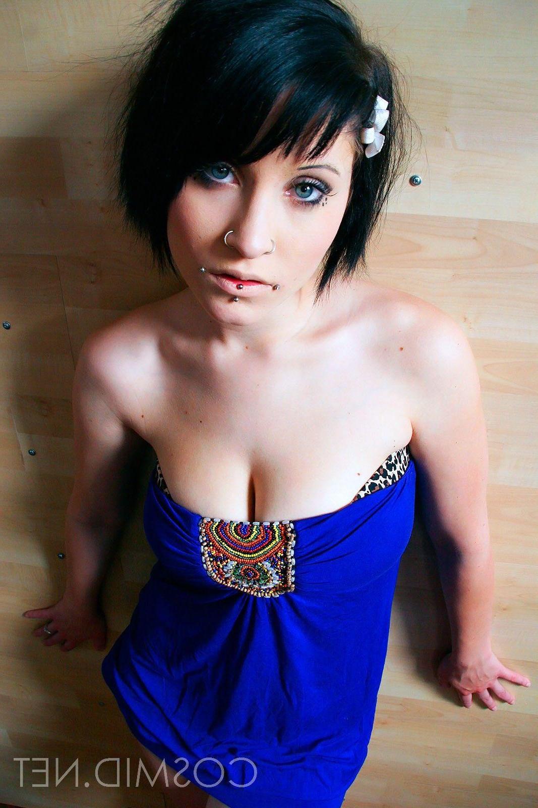 16P Pictures of a hot brunette girl showing her incredible rack