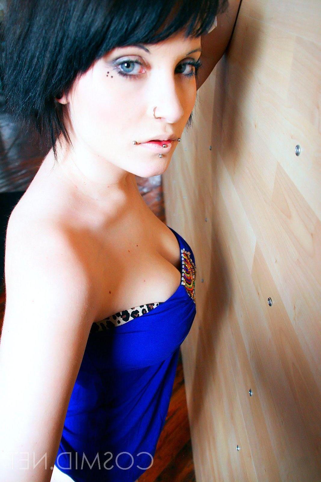 16P Pictures of a hot brunette girl showing her incredible rack