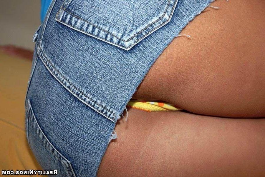 20P Photos d'une jeune excitée aimant la bite