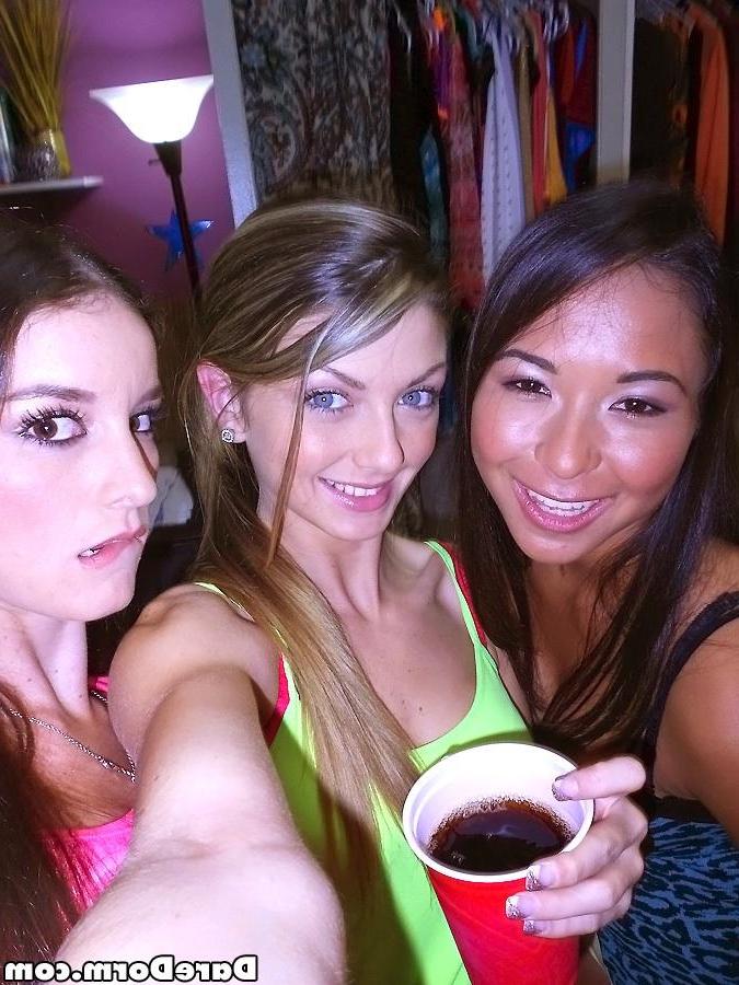 12P Pictures of hot college coeds getting slutty